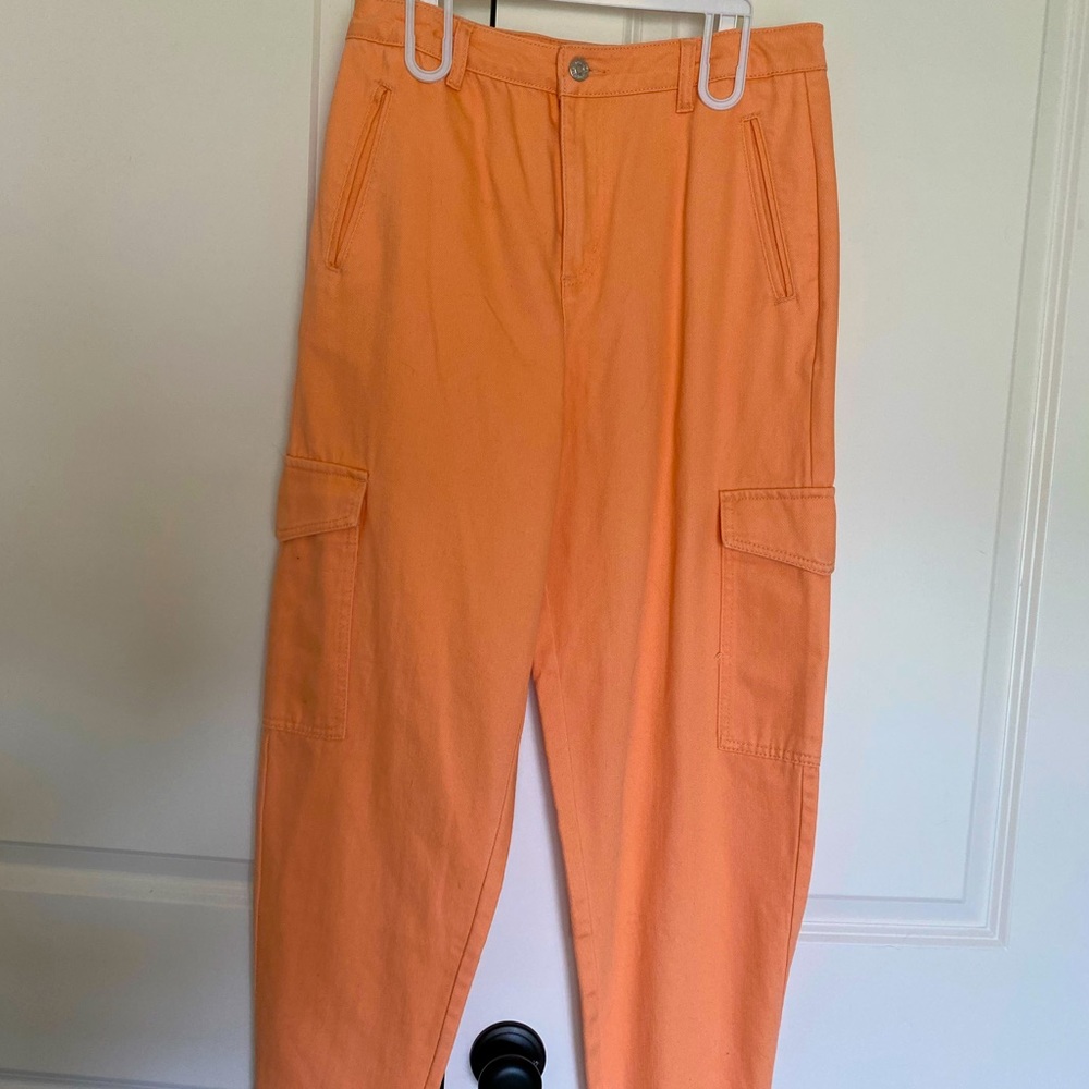 Y2K Cargo Pants / Peachy / Size 28 / Never Worn/ Forever 21